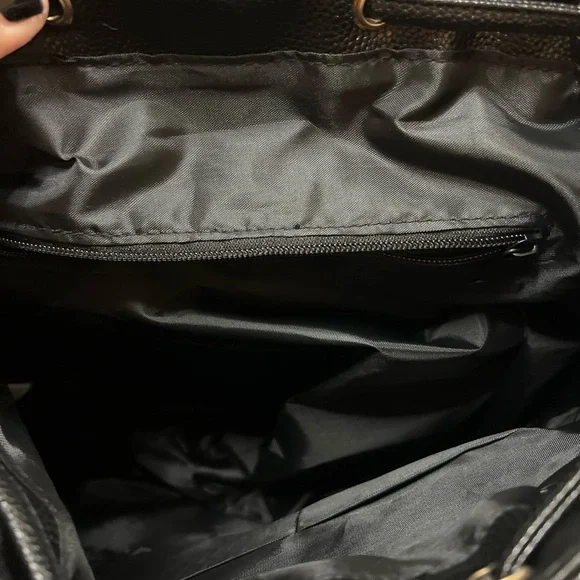 Sleek‎ Black Women's Leather Backpack - Picture 5 of 6